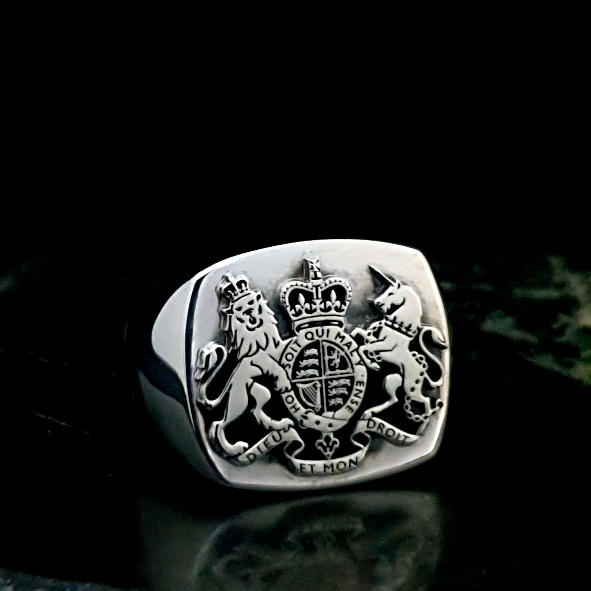 Sterling Silver Family Crest Signet Ring: United Kingdom