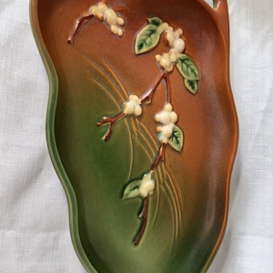 Roseville Pottery Snowberry Console Dish 1BL1-12 (1947) – Green Ceramic Artistry