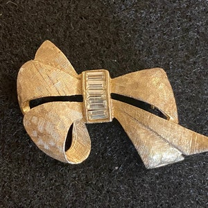 Gold tone Bow Brooch