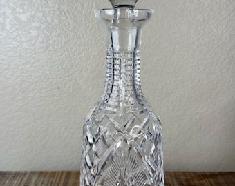 Decantador de cristal Waterford de la década de 1990, modelo Shannon Jubilee, cristal tallado, 33 cm de altura.