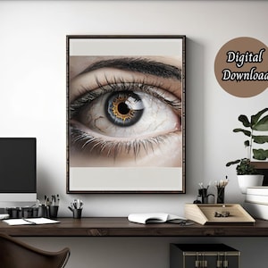 Puede incluir: Primer plano de un ojo humano con iris dorado y textura detallada. El ojo está enmarcado en un marco negro y se muestra en un escritorio con otros objetos.