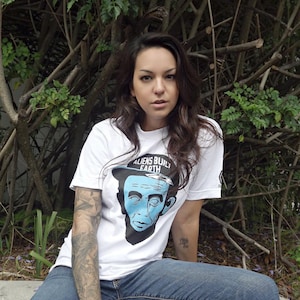 Aliens Built Earth Big Face Abe Gender Neutral Champion Tee
