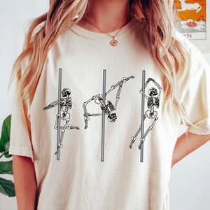 Comfort Colors® Skeleton Pole Dance Shirt Halloween Pole Dancing Skeletons T-Shirt Gift for Pole Dancer