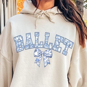 Toile Bow Ballet Hoodie for Ballerina Dance Hoodie Ballet Core Aesthetic Pullover White Blue Coquette Bow Sweatshirt Trendy Gift-for-Dancer