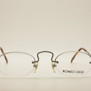 Romeo Gigli Vintage Eyewear NOS - Mod. RG 64 - Col. 330 - 48/22 - New and Perfect - Iconic Design - Very Rare - Made in Italy