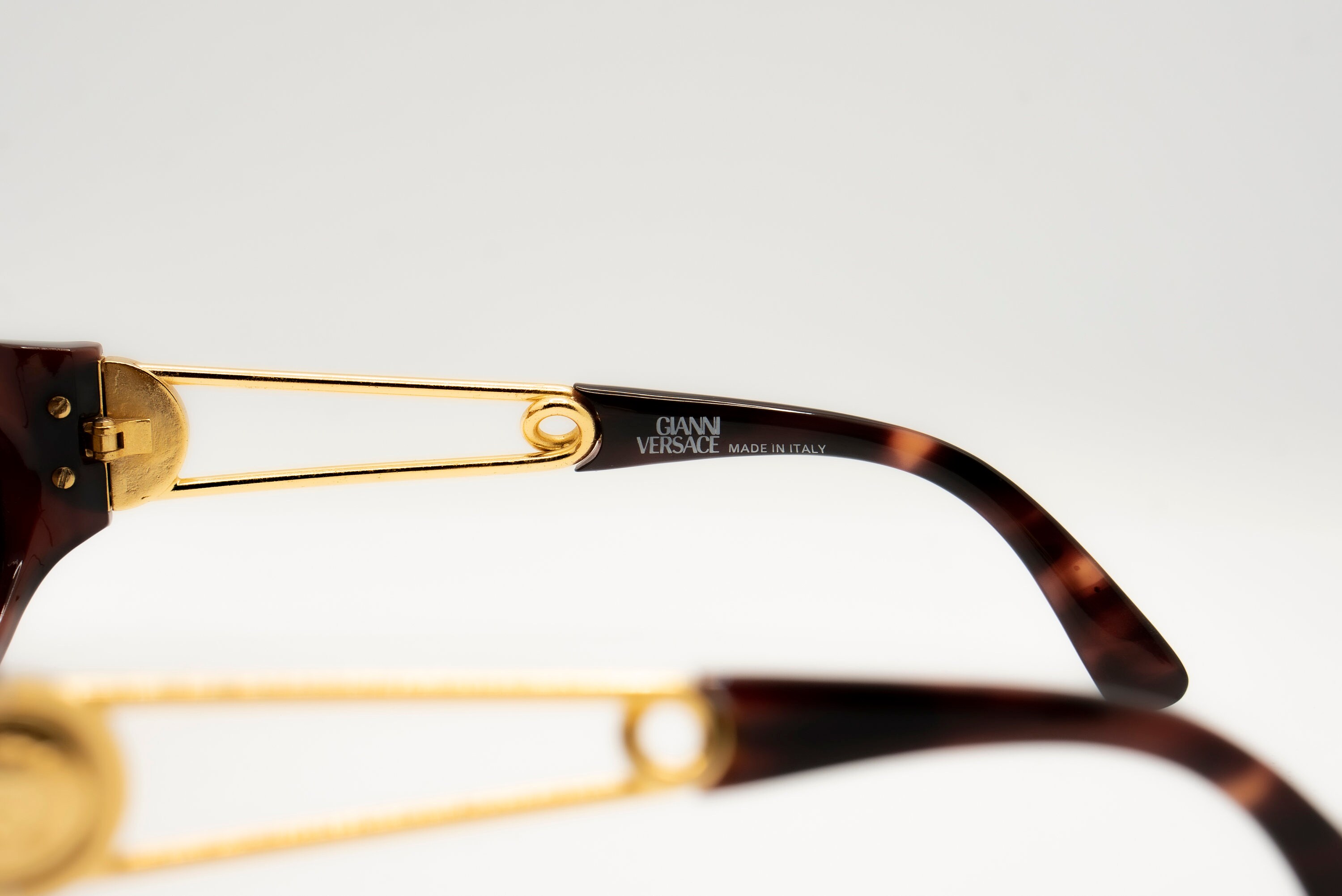 Gianni Versace Vintage Y2K Sunglasses Mod 429 Col 900 Medusa Tortoise Gold Italy Versace Tortoise Vintage Sunglasses for sale | eBay main image 3