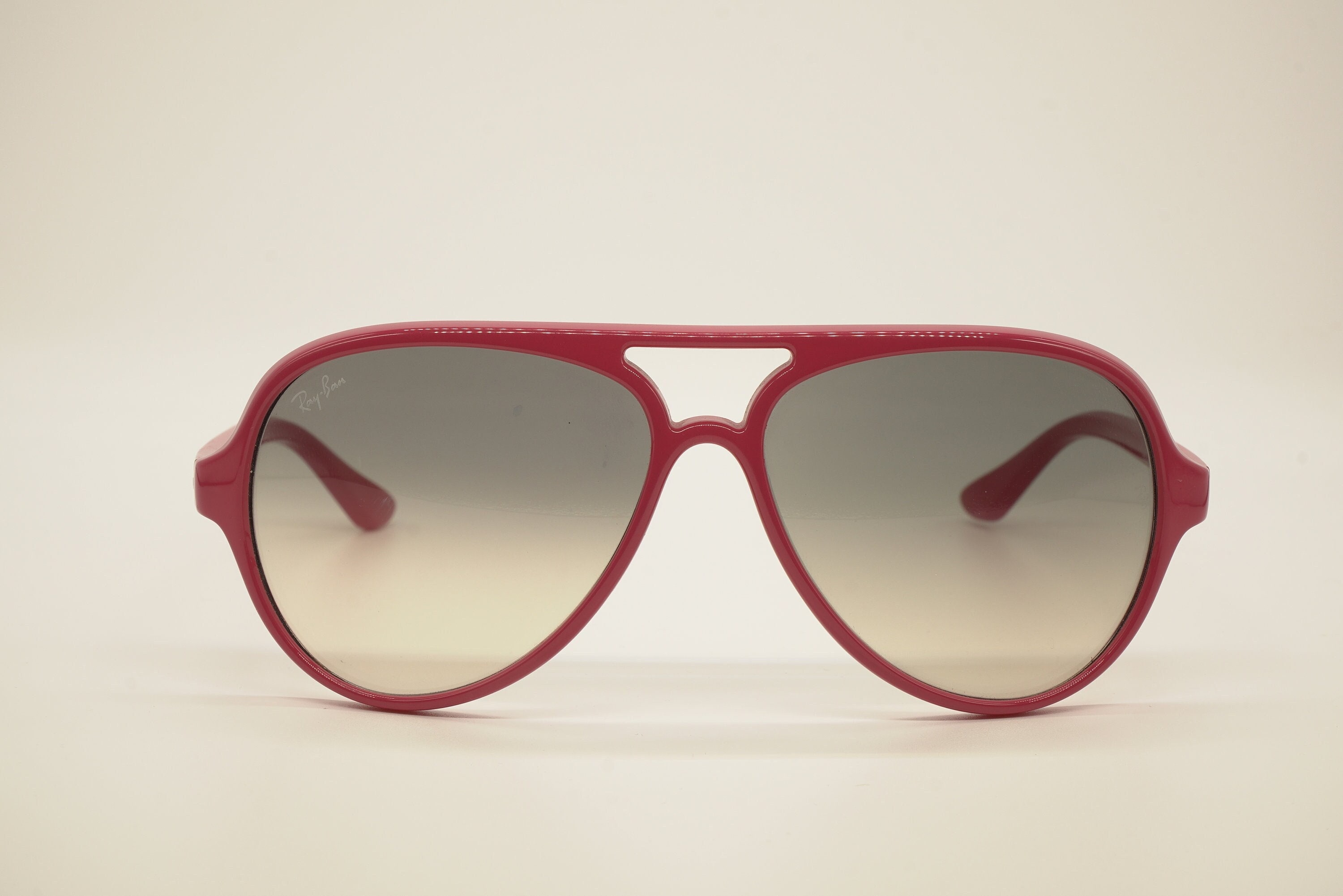  Baby Solo Las gafas de sol originales para bebé fabricadas por  Optometrists de EE. UU, Marco negro mate con lente de espejo rosa : Ropa,  Zapatos y Joyería