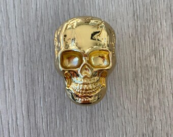 Perilla de calavera dorada