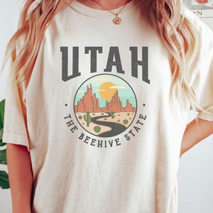 Utah Desert vibes graphic dreamer Ladies boutique Utah State vacation COMFORT Colors Unisex Tee T-Shirt