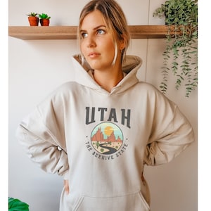 Utah Desert vibes graphic dreamer Ladies boutique Utah State vacation Unisex Hoodie Hooded Sweatshirt