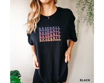 Maglietta per mamma di baseball, maglietta alla moda per i fan del baseball, regalo per la mamma T-shirt unisex COMFORT Colors®
