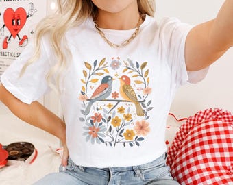 Chemise oiseaux art folklorique scandinave, oiseaux et fleurs nordiques Cottagecore, chemise fleur femme cadeau tee-shirt manches courtes en jersey unisexe
