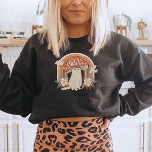 Funny Cat Shirt Mushroom head retro mycology cat lover owner tee Unisex Heavy Blend Crewneck Sweatshirt