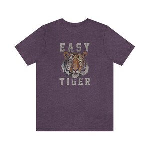 Damen Easy Tiger Shirt Boho Trendy Tiger Grafik Boutique bereit Vingtage Style Unisex Jersey Kurzarm T-Shirt Bild 7