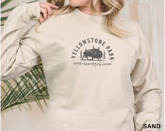 Funny Yellowstone Buffalo Shirt, Vintage Yellowstone National Park, Hiking  Graphic Shirt Unisex Heavy Blend Crewneck Sweatshirt