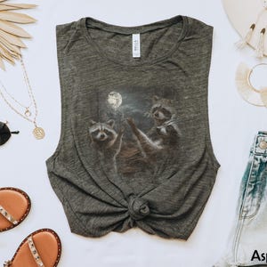 Funny Raccoon Moon Summer-tanktop, celestial Flowy Scoop Muscle-tanktop voor dames afbeelding 1