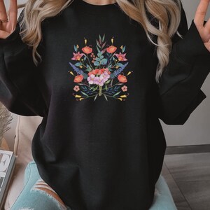 Camiseta de flores silvestres, camiseta de flores, regalo para mamá mujer, camiseta para amantes de las flores silvestres, sudadera unisex con cuello redondo