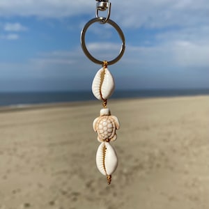 Portachiavi tartaruga con guscio di ciprea, portachiavi da spiaggia, portachiavi boho, portachiavi estivo, portachiavi da surfista, portachiavi preppy, ciondolo per borsa, regalo per lei