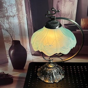 14 ”Vintage Jugendstil Tischlampe Geschwungener Metallfuß mit elegantem Lotus Form Glas Lampenschirm Retro Wohndekor KOSTENLOSER VERSAND