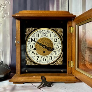 Antique Vintage Franz Hermle 2 Jewels Mantel Clock Mechanical Wind-Up with Chimes German Chiming Mantel Table Clock With Pendulum Key Wind