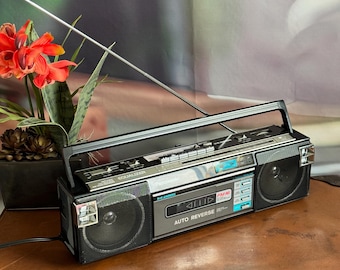 Vintage Pfannenwender Modell RX FM16 Boombox Tragbare Stereo AM / FM Radio Auto Reverse-Kassettenrekorder mit Bluetooth Adapter getestet