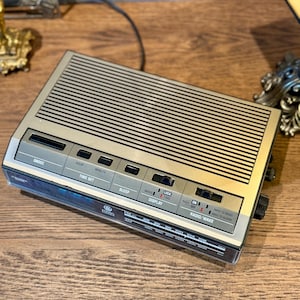 Vintage General Electric GE AM/FM Digital Alarm Clock Radio 7-4642B Tested and Working, Free Shipping