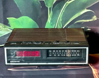 〇Db右1117 昭和レトロ SANYO デジタルクロックラジオ RM5200 〇Db右1117 昭和レトロ SANYO デジタルクロックラジオ RM5200 〇