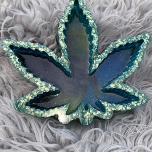 Ashtray handmade, leaf ashtray, marijuana ashtray, trinket tray, gift for her, pot ashtray, gift for friend, gift for him, green ashtray