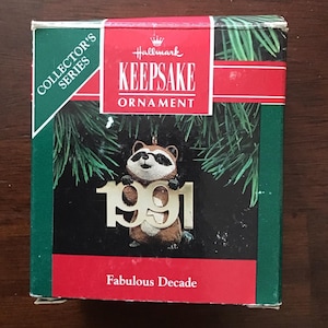 VTG Hallmark Keepsake Christmas Ornament Raccoon 1991 &quot;FABULOUS DECADE&quot; in box