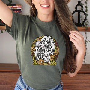 Camiseta Spooky Skeleton, See No Evil, Hear No Evil, Speak No Evil, Flower Shirt, Skeleton Hands, Goth Shirt, Spooky Season Tee, Skull Shirt