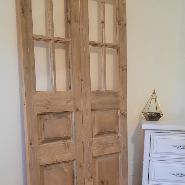 Puertas francesas de madera personalizadas, puertas de granero, puertas corredizas y puertas con bisagras. Se pueden fabricar en varios tamaños, diseños y maderas.