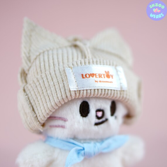 SKZOO PLUSH 10cm ぬいぐるみ ボンボン付猫耳帽 ネコ耳 ニット帽