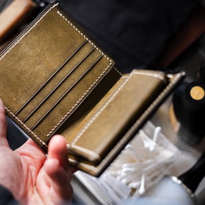 Cartera bi plegable de cuero hecha a mano, billetera para hombre, billetera de regalo, billetera Shell Cordovan, billetera de cuero, Red Brown Shell Cordovan, Shinki Hikaku