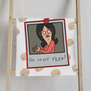 Linda Belcher Geschirrtuch, Bobs Burgers Geschenke, Bobs Burgers, Bobs Burgers Geschenk, Benutzerdefinierte Küche Dekor, Einzigartige Küche Dekor, Linda