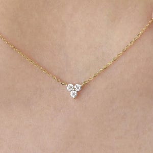 14K massief gouden klavertje met moissanietketting, massief gouden bloemenketting, 14K gouden sierlijke bloemblaadjeketting, minimalistische gelaagdheidketting