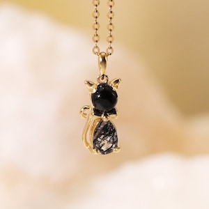 14K 純金 ボウキャット ブラックオニキスペンダント キティペンダント ブラックルチルクォーツペンダントネックレス 魅力的、純金 可憐な猫ネックレス