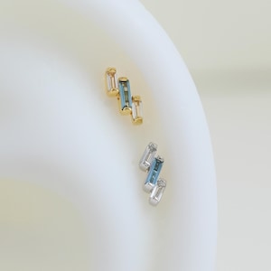 Clous d'oreilles grimpeur avec topaze bleue de Londres plaquée or 14 carats et topaze blanche, clou d'oreille hélix en argent sterling 925, clou du cartilage de la conque en argent