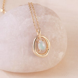 14K Solid Gold Natürliche Opal Halskette, Solid Gold Pear Cut Opal Anhänger Halskette, Gold Unregelmäßige Oval Oval Bio-Halskette, Geschenk für Mama