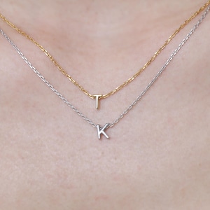 Colgante de inicial en oro de 14 quilates, delicado colgante de letra en plata de ley 925, collar minimalista con inicial bañado en oro de 14 quilates, collar con alfabeto de plata