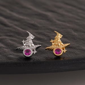 14K guldpläterad häxhatt Rubin CZ örhänge, 925 sterlingsilver med dubbel stjärna och platt baksida, Elegant häxig broskörsnibbpiercing