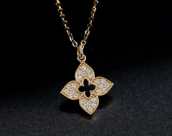 Dodo Pomellato Four-leaf Clover Charm in 9K Rose Gold. Old Version 