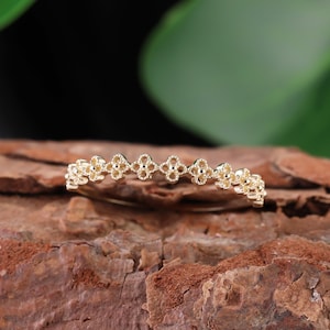 14K Gold Floral Eternity Band Clover Wedding Ring Stackable Rings Elegant Ring Best Friends Gift Bridal Gift Anniversary Gift Simple Ring