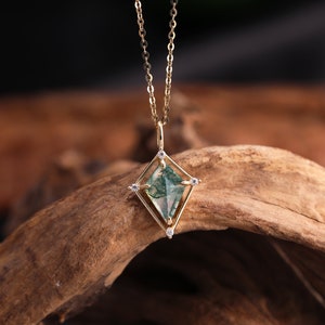 14K Solild Gold Kite Shape Moss Agate Necklace, Moss Agate Pendant, Gold Dainty Necklace, Kite Cut Moss Agate Jewelry, Gift For Her