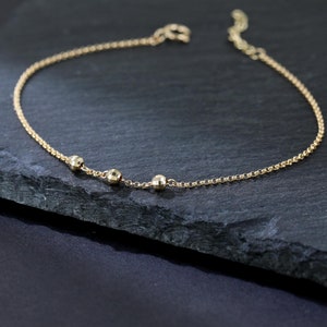 14k Solid Gold drei Bead Ball Armband, Solid Gold Minimalist Armband, 14K Gold Dainty Ball Armband, Solid Gold Armband, Geschenk für Frauen