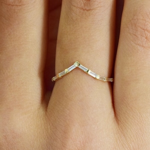 14K Solid Gold Chevron Baguette Moissanite Wedding Ring Curved Stackable Ring Baguette Chevron Ring Matching Band Minimalist V Shaped Ring