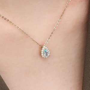 Ciondolo in oro massiccio 14 carati con topazio blu svizzero e moissanite, topazio blu "Lacrima del mare" in oro massiccio, delicato ciondolo a forma di pera con diamanti in oro