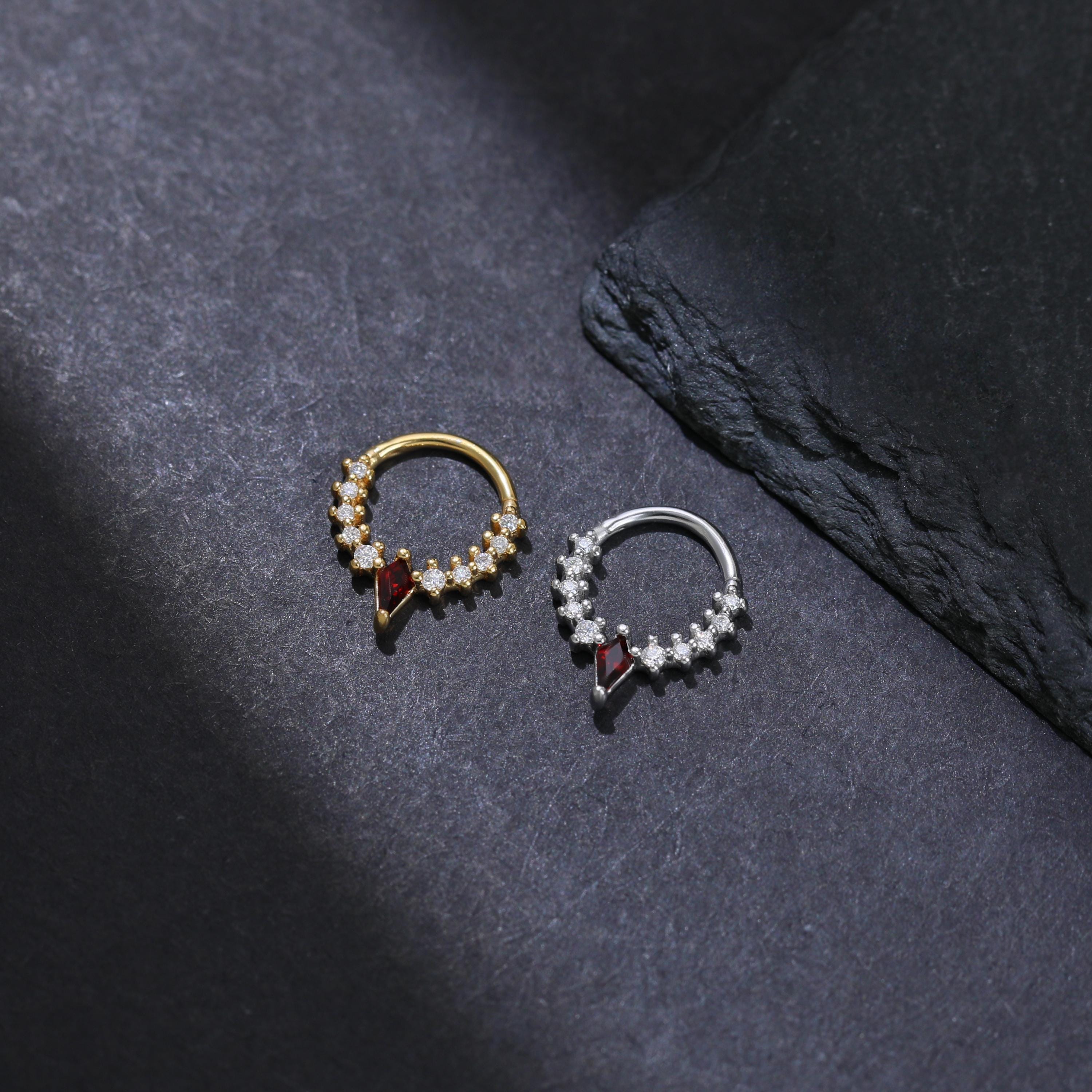 ガーネットカイトシェイプフープイヤリング、モアッサナイトノーズ