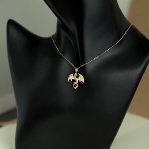 Ailiessy Glowing Dragon Necklace - Luminous Pendant Jewelry For Women & Men, Retro Rhinestone Animal Design