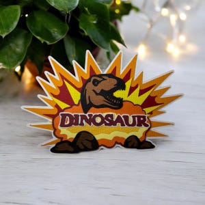 Fustellatura per album di ritagli a forma di dinosauro, completamente assemblata con cartoncino di qualità a strati