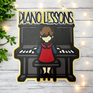 Abbellimento fustellato con musica per lezioni di pianoforte, completamente assemblato da cartoncino di qualità a strati